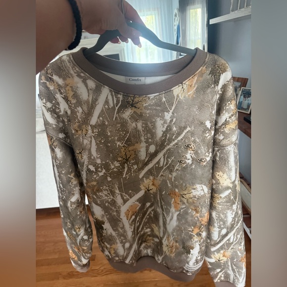 Camouflage Print Sweatshirt- COMFRT SIZE LARGE UNISEX - Picture 1 of 5